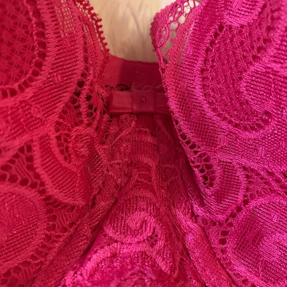 Playtex Hot Pink Bra 38DD Underwire w Lace Covered Cups Lace Accents on Straps - Picture 2 of 7